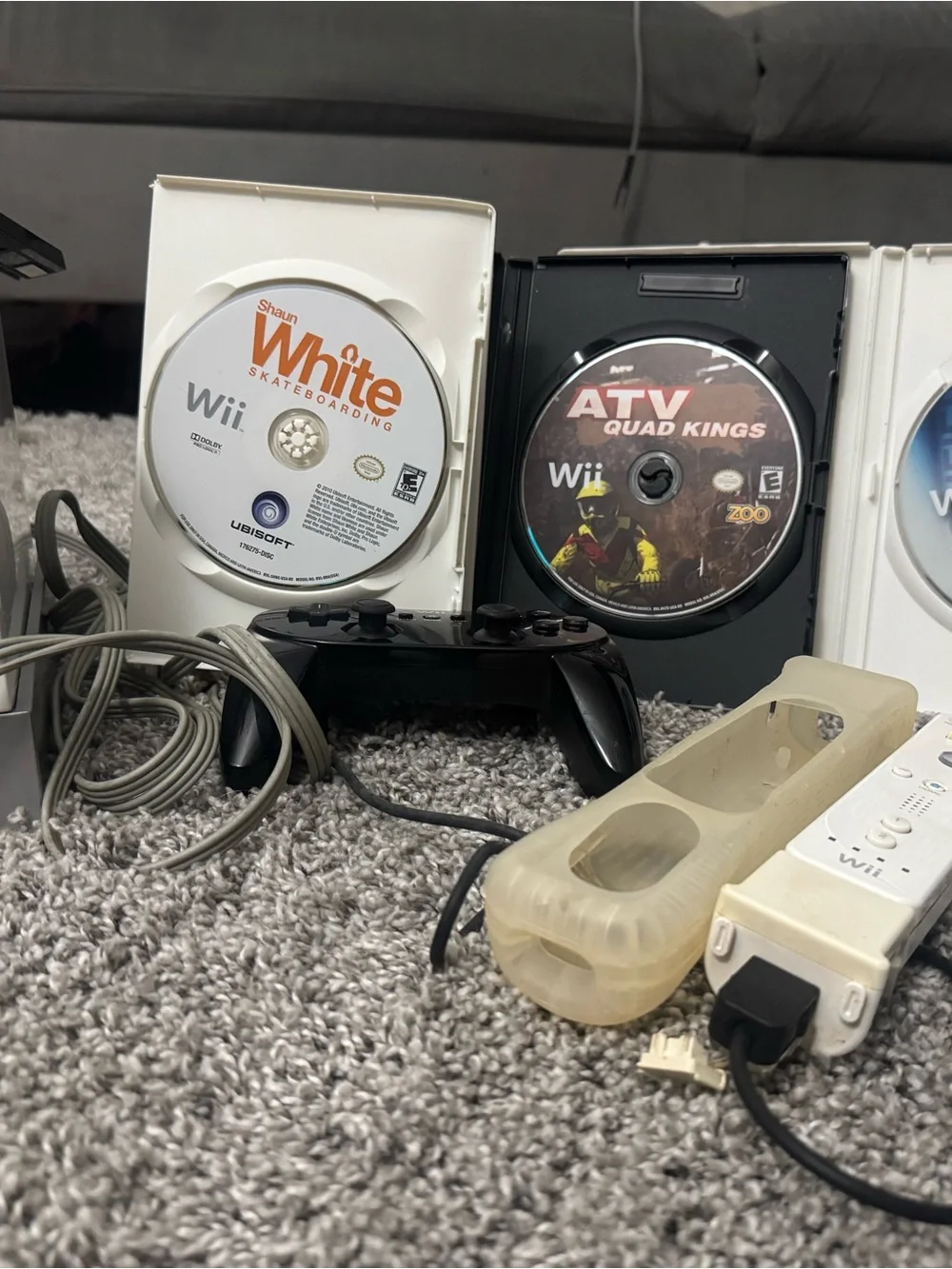 Nintendo White Wii Console Bundle with Black Pro Controller